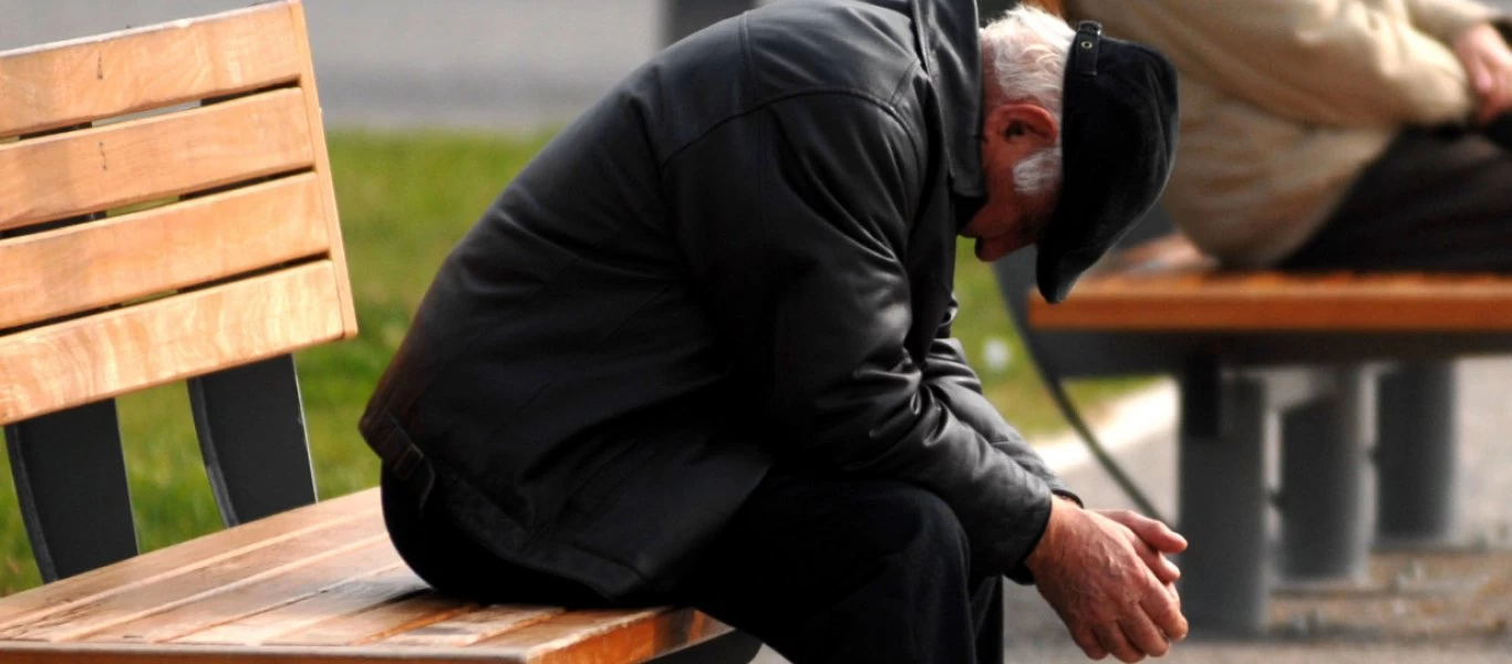 Ατρόμητος Καλαματιανός ηλικιωμένος: «Δεν μένω σπίτι, έχει άλλο κορωνοϊό εκεί, τη γυναίκα μου» (βίντεο)